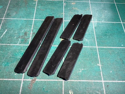 Coach seat mouldings - seat, 00