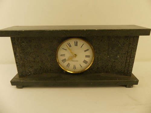 Mantelpiece clock - (refjoh10),