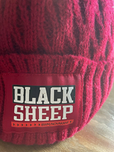 Black sheep red - black,