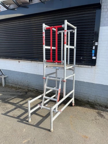 Access podium ladder hop - access, up