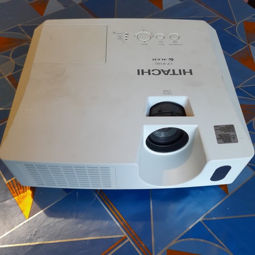 Used projector hitachi - used,