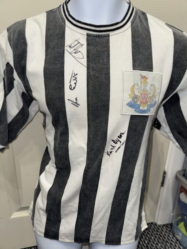Multi signed newcastle 1969 - multi,