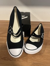 CONVERSE Women's Chuck Taylor