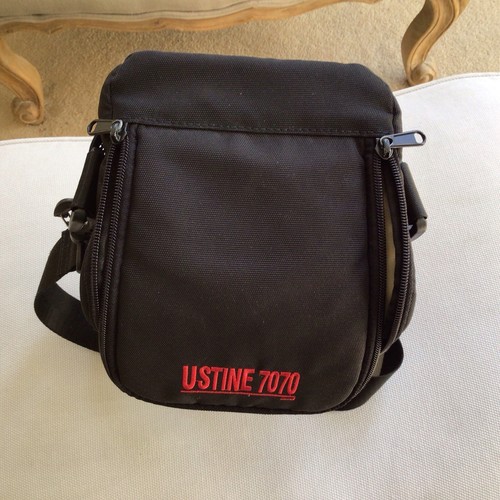 Padded medium large camera - /,