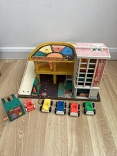 Vintage Fisher Price Car Garage Station Elevator Ramp Turntable 1980s Retro Toy