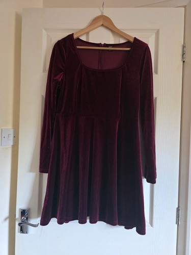 Shein burgundy velvet skater - shein,