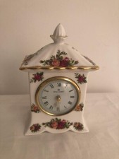A really lovely vintage ROYAL ALBERT OLD COUNTRY ROSES china Mantle clock
