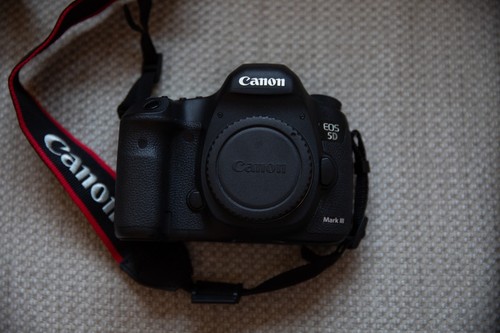 Canon eos mark iii - eos,