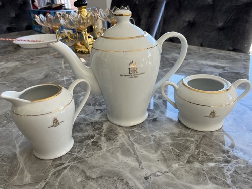 Golden jubilee tea pot queen - jubilee,