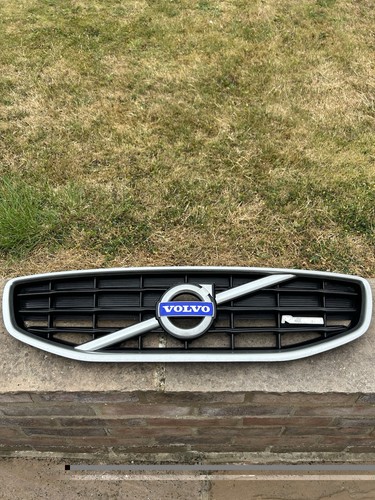 Volvo v60 design - r-design, grill