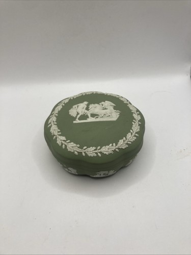 Large wedgewood trinket - wedgewood, in