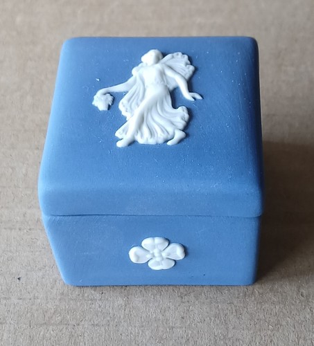 Wedgwood royal blue jasper - blue,