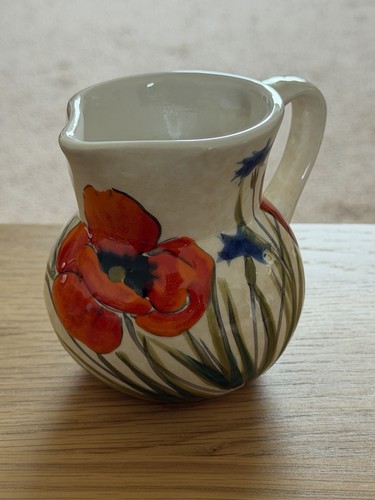 Italian hand painted ceramic - hand,