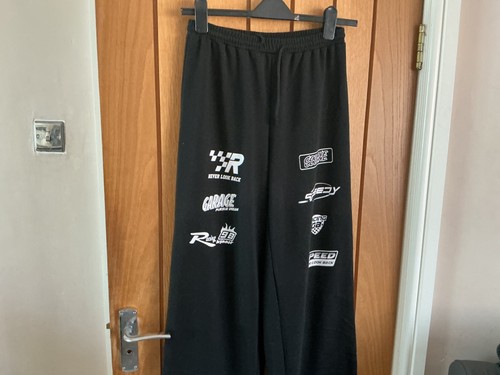 Wide leg joggers - logos, on