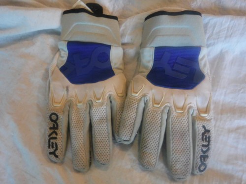 Oakley sports gloves white - oakley,