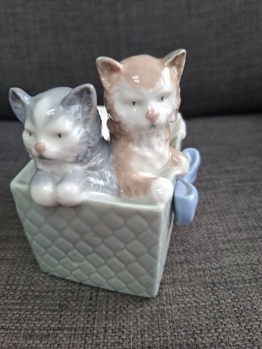 Nao lladro purr fect - by, 'purr-fect