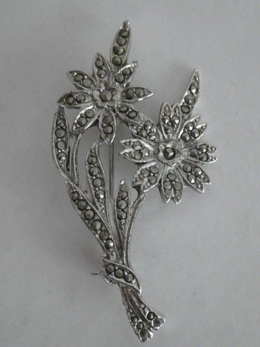 Vintage brooch silver tone - vintage,