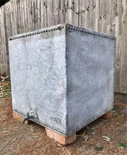 Galvanised riveted water tank - riveted,