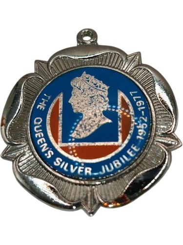Queen silver jubilee enamel - silver,