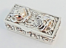 SUPERB VINTAGE ORNATE REPOUSSE SOLID STERLING SILVER SNUFF PILL BOX HALLMARKED