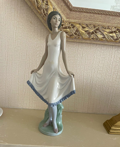 Nao porcelain figurine woman - porcelain,
