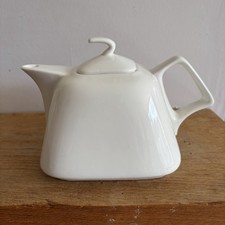 10 Strawberry Street White