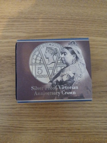 2001 royal mint 5 - 2001, £5