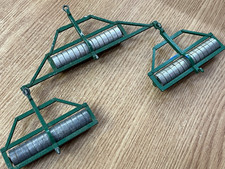 BRITAINS DIE CAST FARM MODEL #9554 GREEN 3 SECTION ROLLER ATTACHMENT 1976