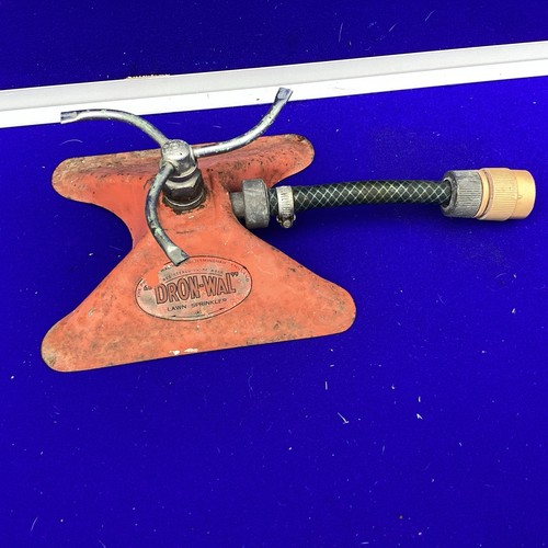 Vintage sprinkler dron - sprinkler, dron-wal
