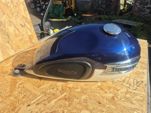 Triumph bonneville petrol tank - bonneville,