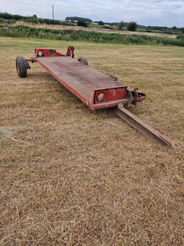 Low loader flat trailer - loader,
