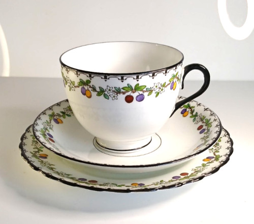 Tea cup saucer plate - &,