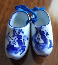 PRETTY VINTAGE DELFT MINIATURE