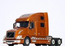 Volvo VN 780 6x4 in bronze WSI