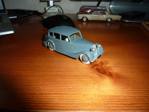 Dinky toys triumph 1800 - dinky,