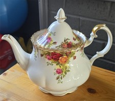 L@@K Royal Albert Old Country RosesLarge Teapot 6 Cup