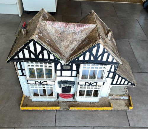 Vintage mock tudor dolls - tudor, house