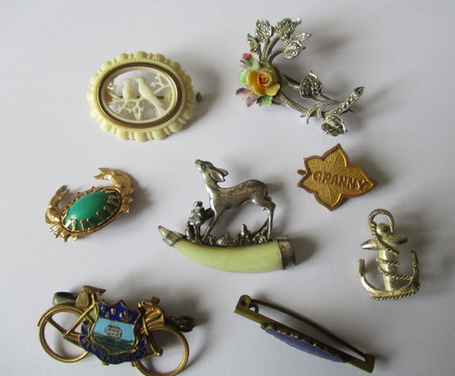 Brooches crab grannie dove - brooches,