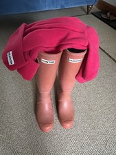 Size Six Hunter Long Rubber Boots.  Hunter Red Socks  Only Worn Only Once
