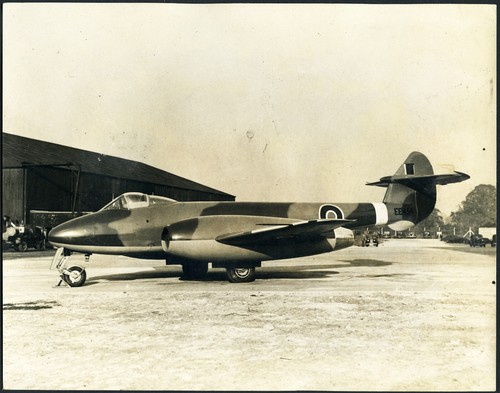 Larger size gloster meteor - size,, f