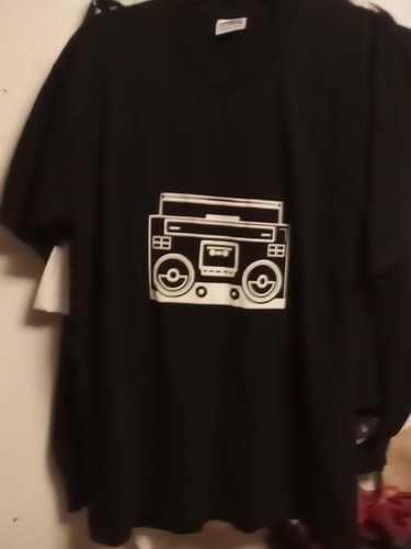 Old school boombox comfort tee - old,