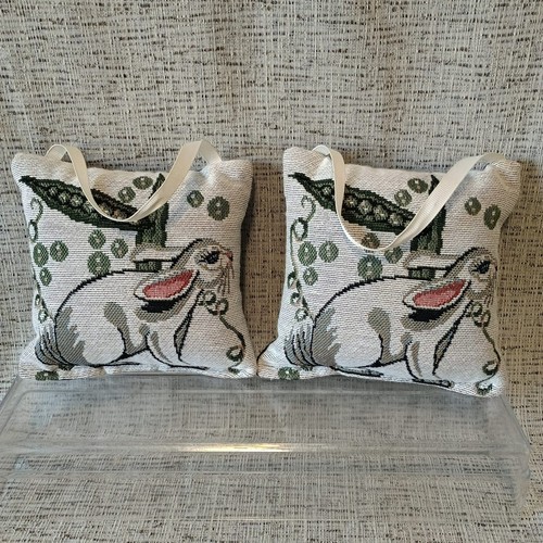 Set rabbit and pea - of,