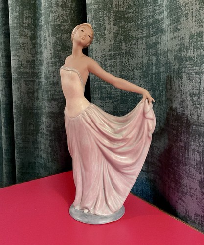 Lladro lady dancing - lladro, porcelain