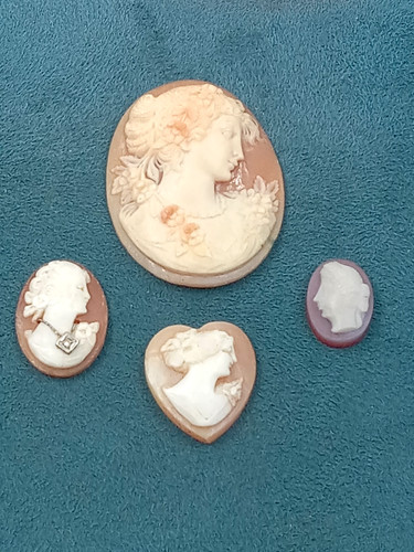 Beautiful hand carved - old, lot