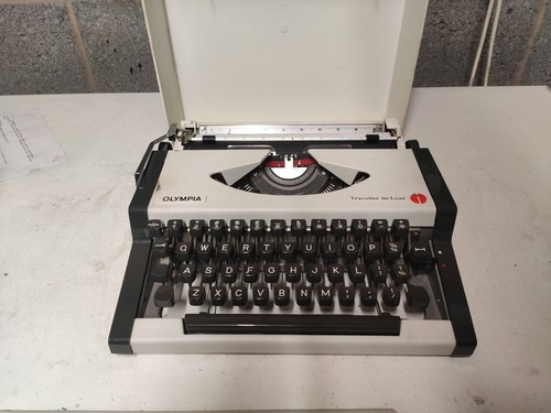 Typewriter olympia traveller - typewriter,