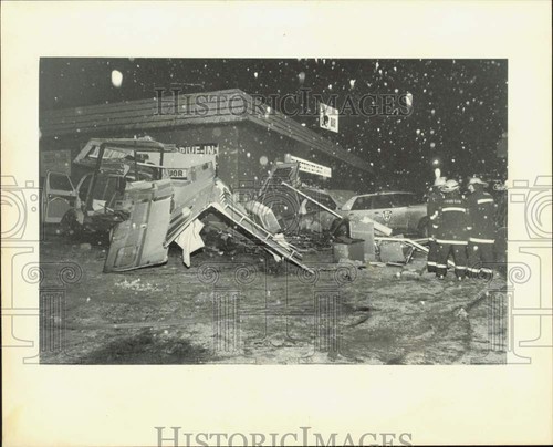 1980 press photo firemen - photo,