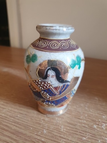 Japanese satsuma vases - japanese, 'w'