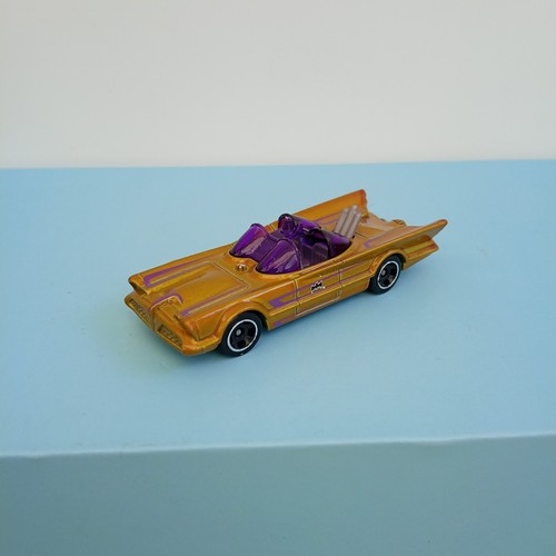 Hot wheels batman series - batman,