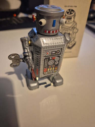Tin wind robot - up,