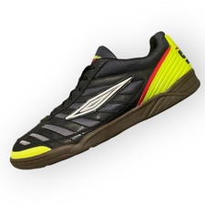 Umbro futsal 5 indoor non- marking trainers. Size 8. Black And Green. Football